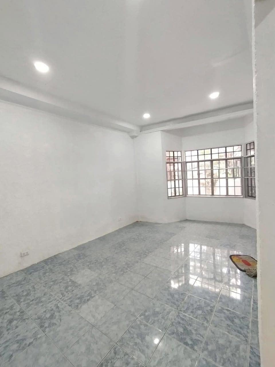HOUSE FOR RENT - closely located to St. Scho & La Salle - photo 4