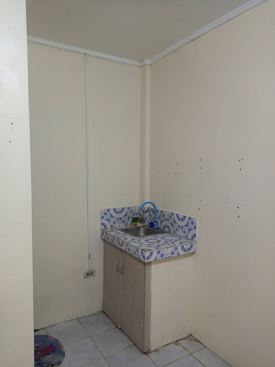 Fully furnished room for rent. With aircon, double size bed, uratex foam, cabinet. Own cr and mini k... - photo 4