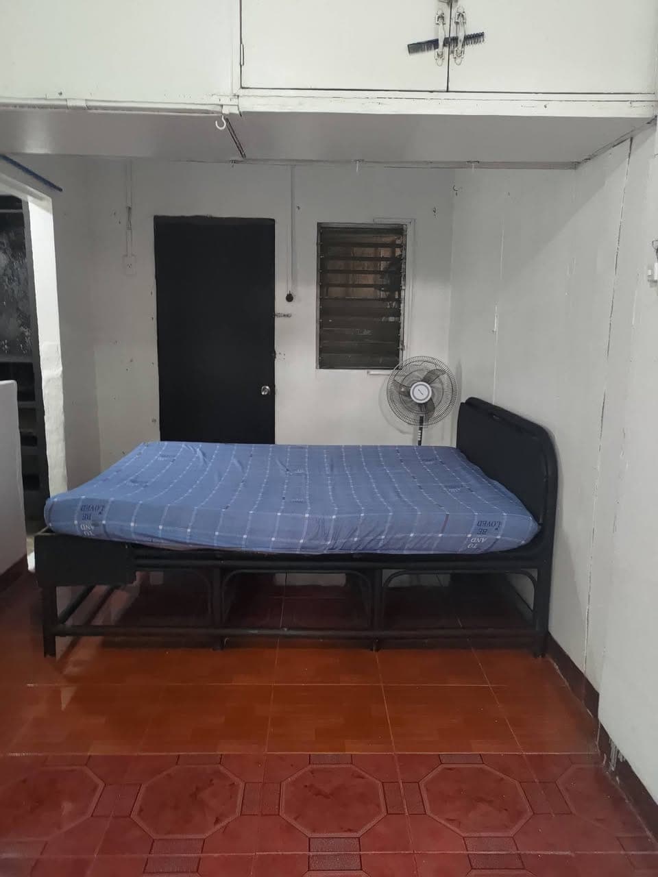 Studio type for rent own cr and sink with mini kitchen one ride la Salle located at eroreco subdivis... - photo 1
