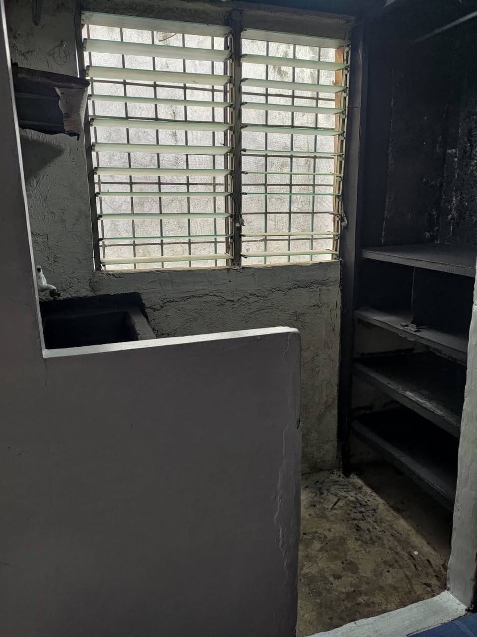 Studio type for rent own cr and sink with mini kitchen one ride la Salle located at eroreco subdivis... - photo 3