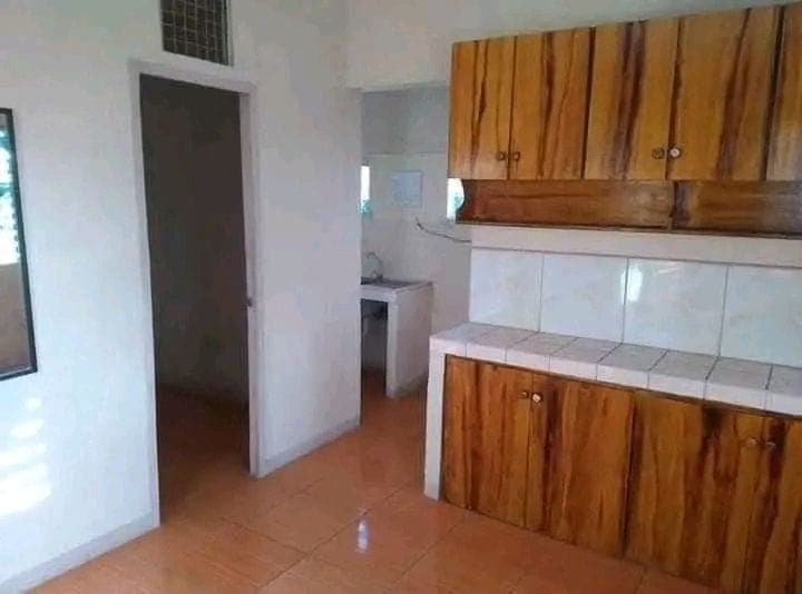 Ang 1 unit has 2 rooms inside the unit ang shower at bathroom may sub meter sa ceneco at baciwa so y... - photo 2