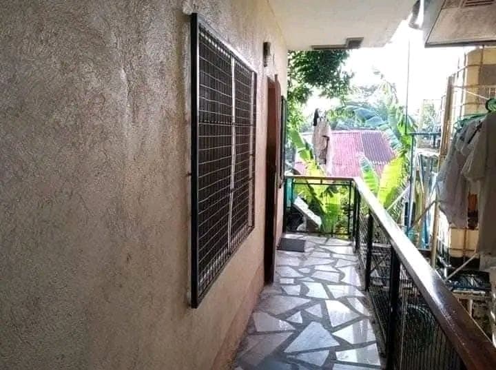 Ang 1 unit has 2 rooms inside the unit ang shower at bathroom may sub meter sa ceneco at baciwa so y... - photo 4