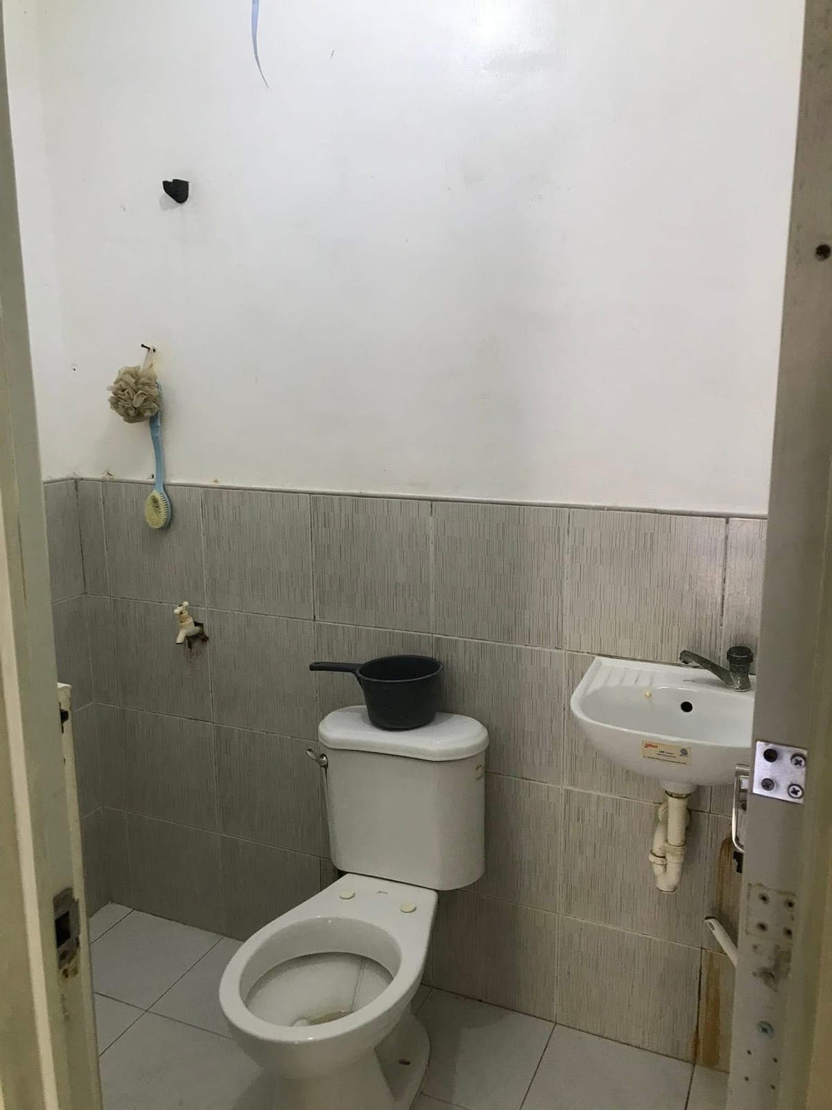 Available End of April but pwede na ma view - photo 1