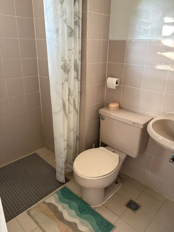 Hello! I have extra place in my condo. I'm looking for a Female housemate. - photo 2