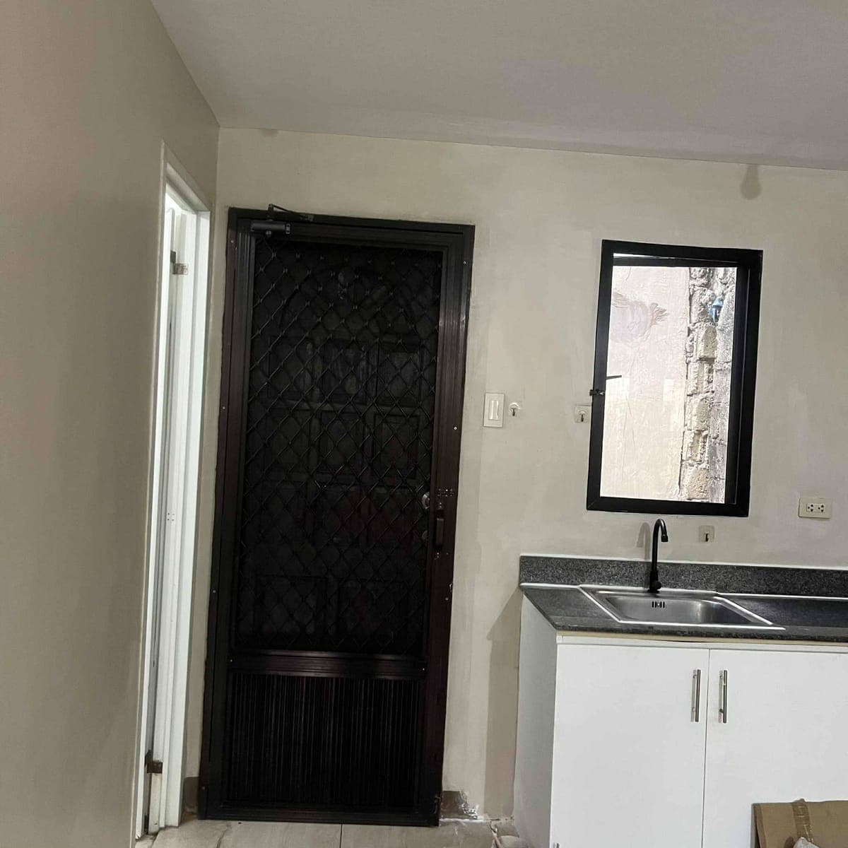 FOR RENT – unfurnished House - photo 2