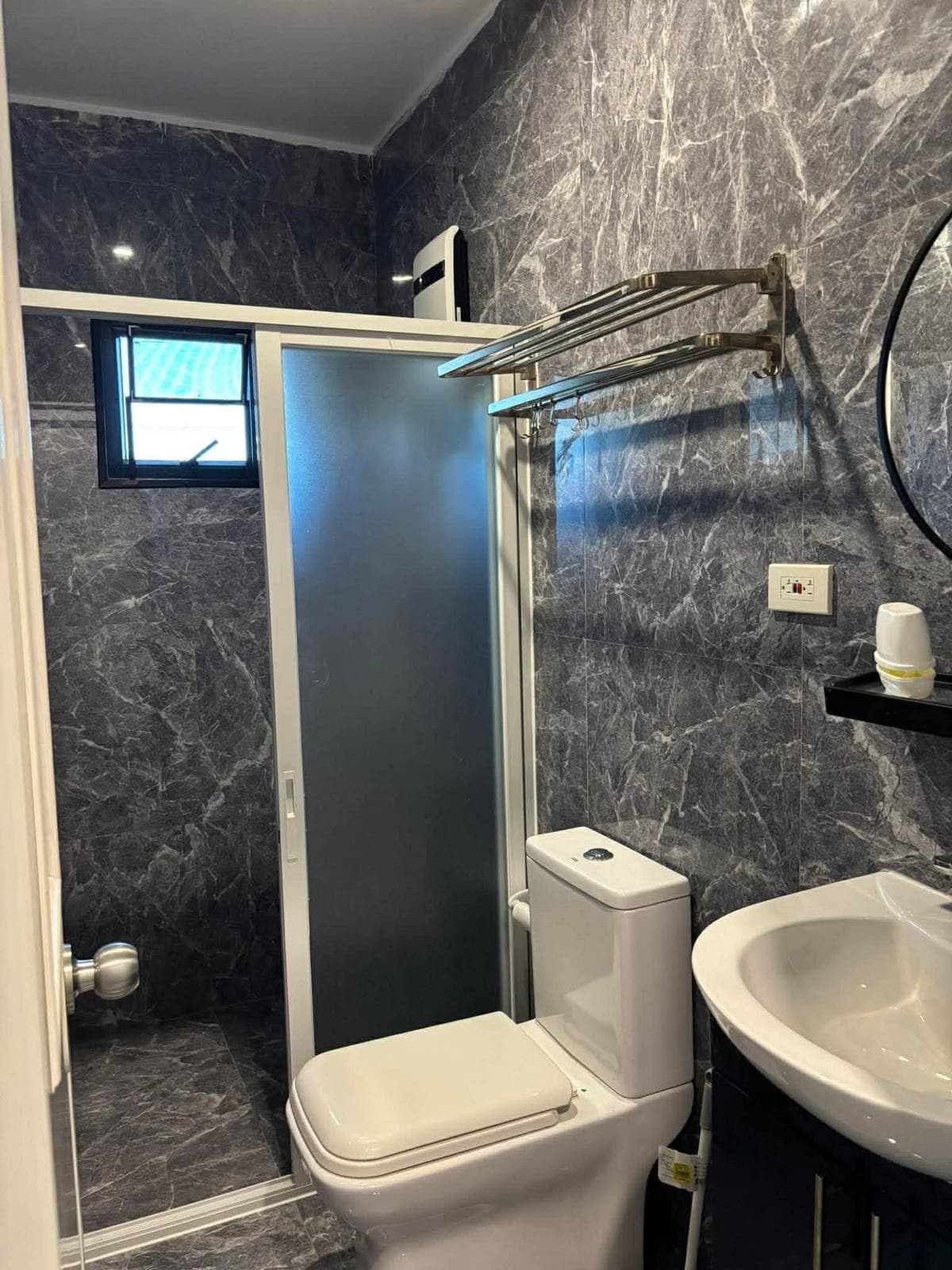 ✨ Newly Renovated 3-Storey House and Lot with Roof Deck✨ - photo 18