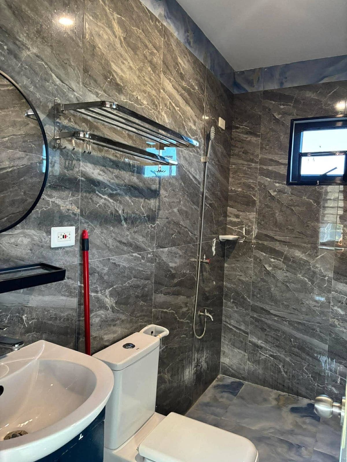 ✨ Newly Renovated 3-Storey House and Lot with Roof Deck✨ - photo 8