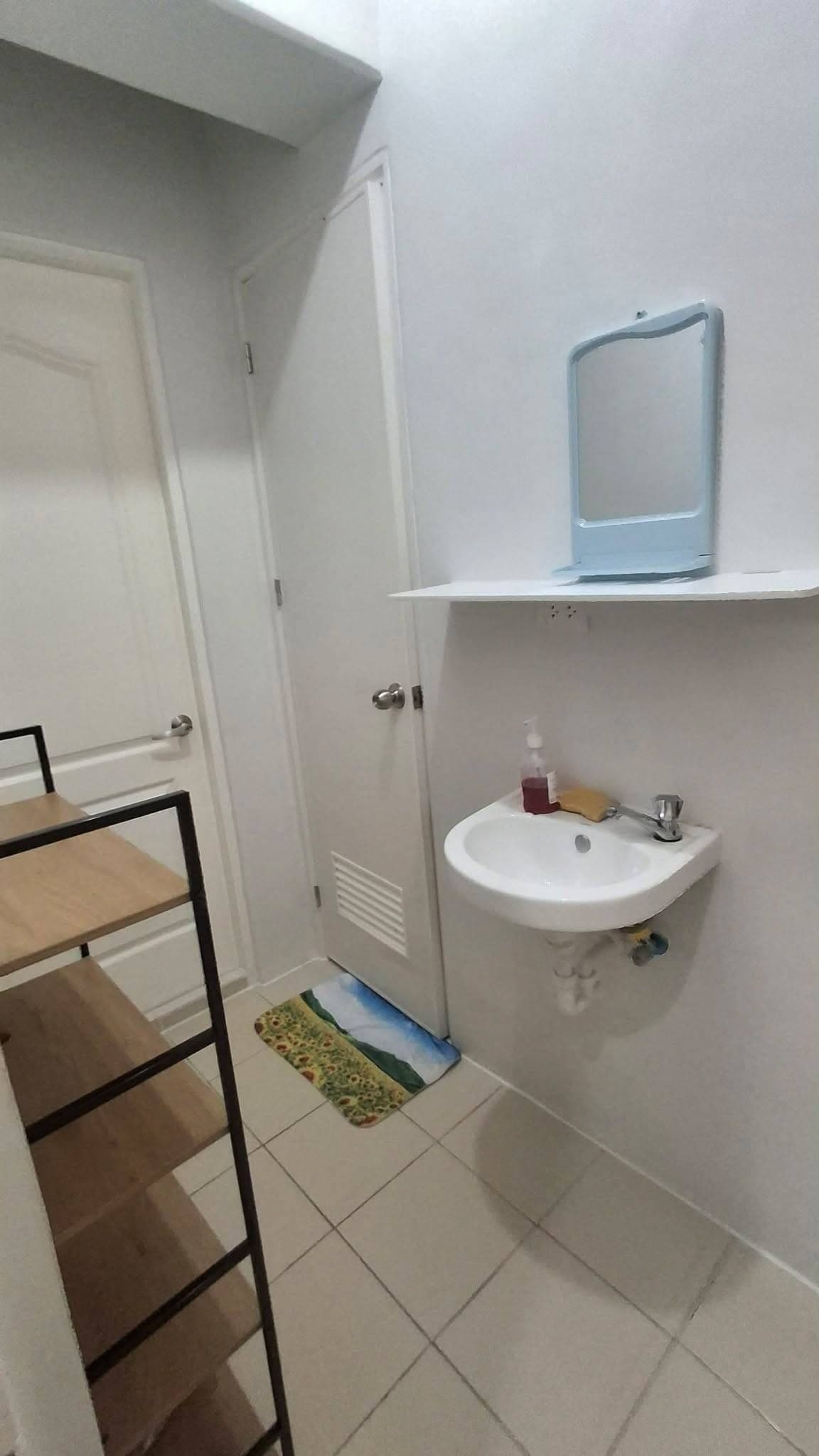 🏝️ FOR RENT: 2-BEDROOM CONDO IN LAPU-LAPU CITY 🏡 - photo 1