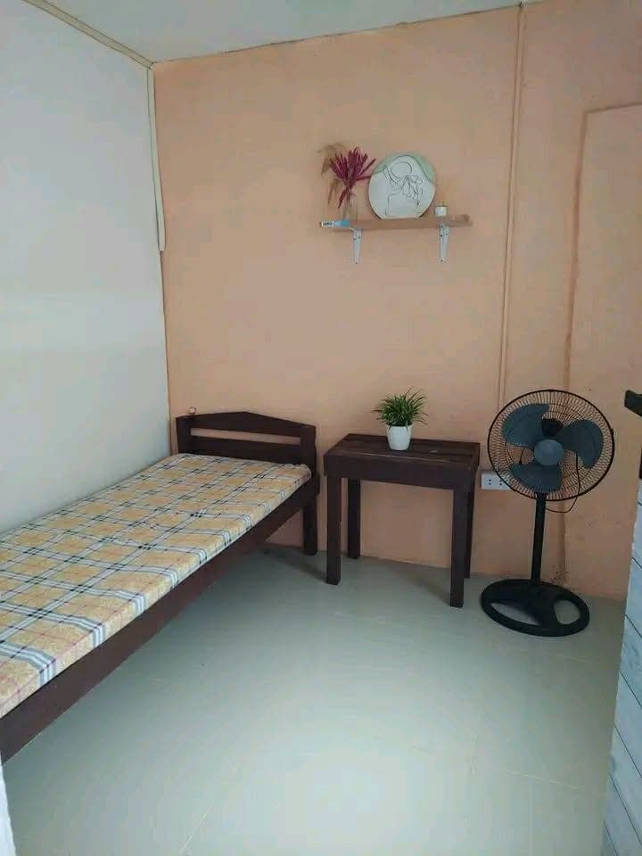 Room Available - photo 3