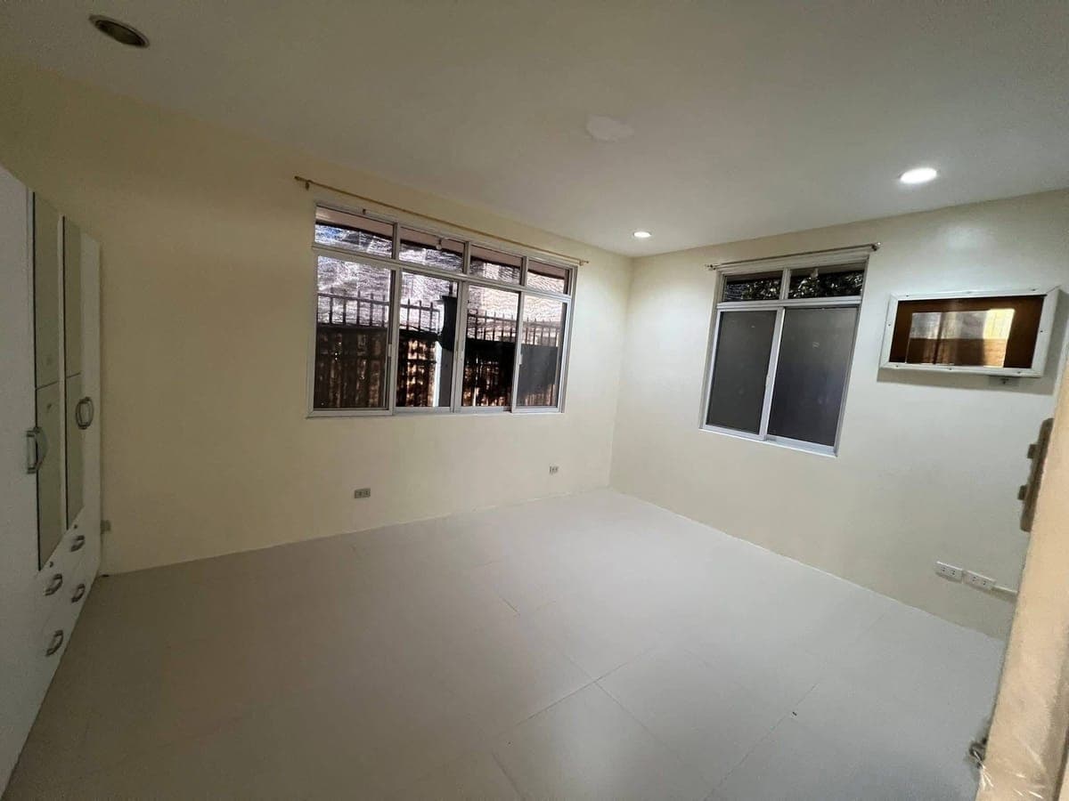 Newly vacant HOUSE FOR RENT: - photo 5