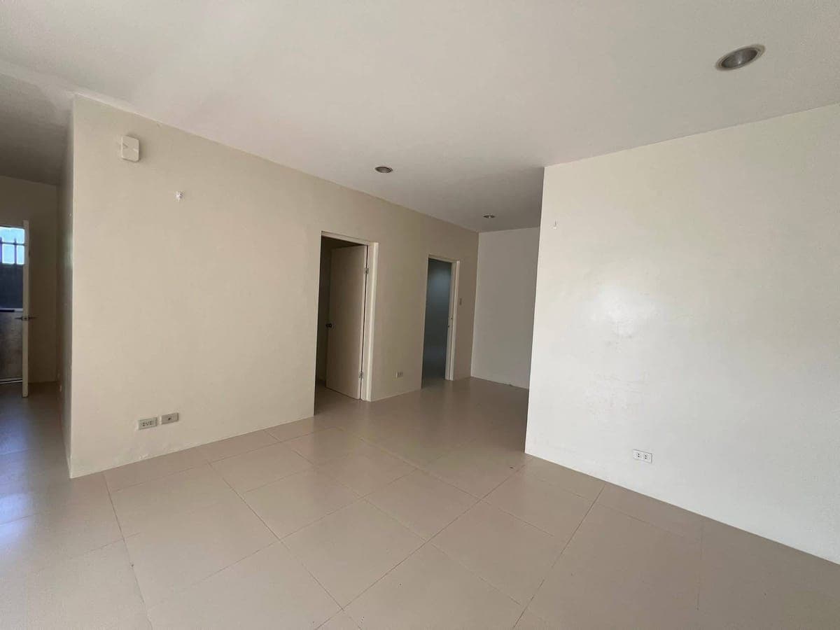 Newly vacant HOUSE FOR RENT: - photo 10