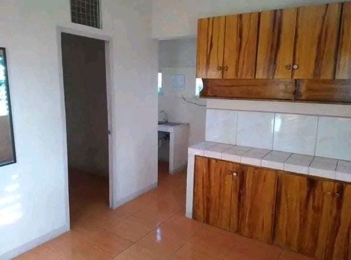 Ang 1 unit has 2 rooms inside the unit ang shower at bathroom may sub meter sa ceneco at baciwa so y... - photo 1