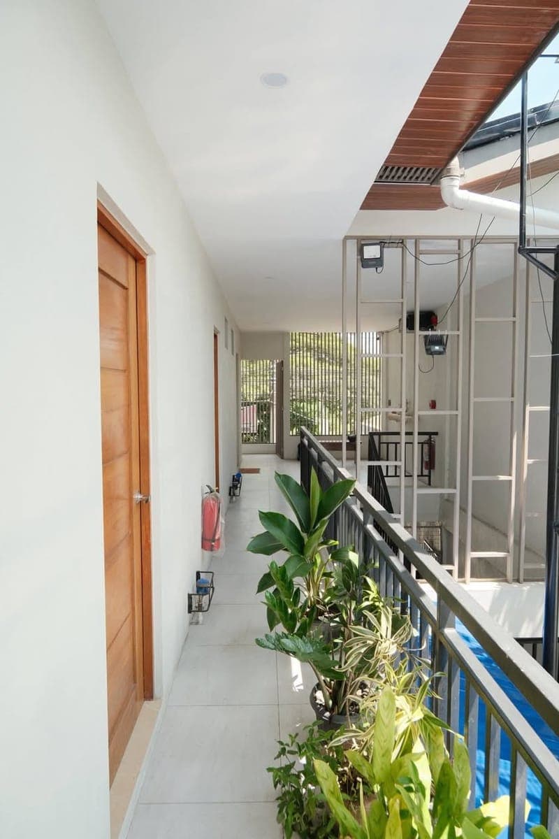 2 apartment and 2 commercial for rent - photo 2