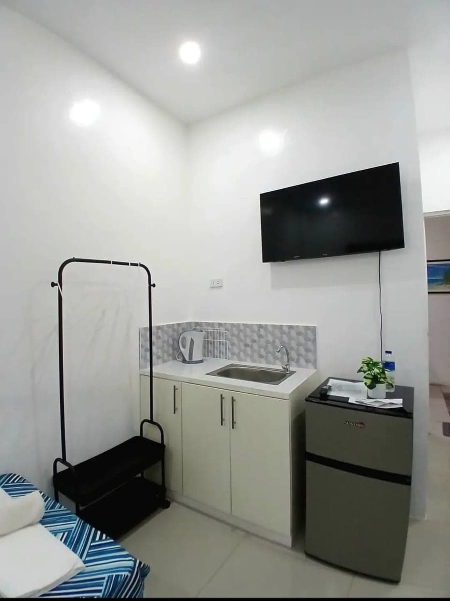 STUDIO TYPE APARTMENT WITH BALCONY IN BACOLOD CITY‼️‼️ - photo 2
