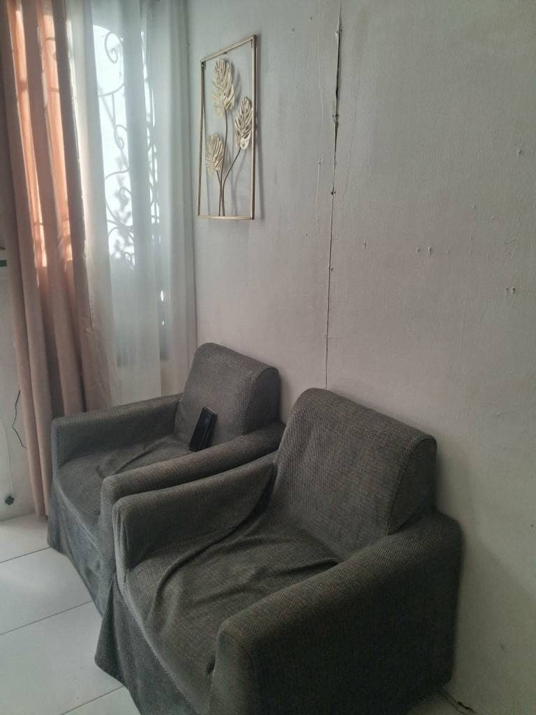 1 storey rowhouse Fully furnished house and lot with 1 bedroom  for rent - photo 2