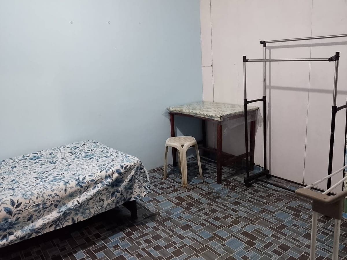 ROOM FOR RENT: (LADIES ONLY) actual pics sg room, inclusions bed with foam, bedsheets, stand fan, wi... - photo 1