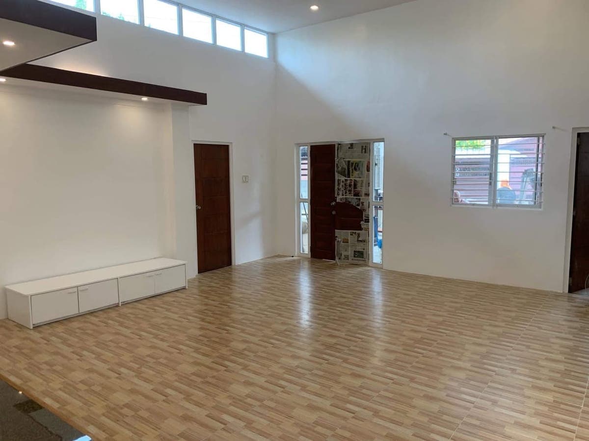 MODERN HOUSE FOR RENT - closely located to St. Scho (walking distance) & La Salle - photo 2
