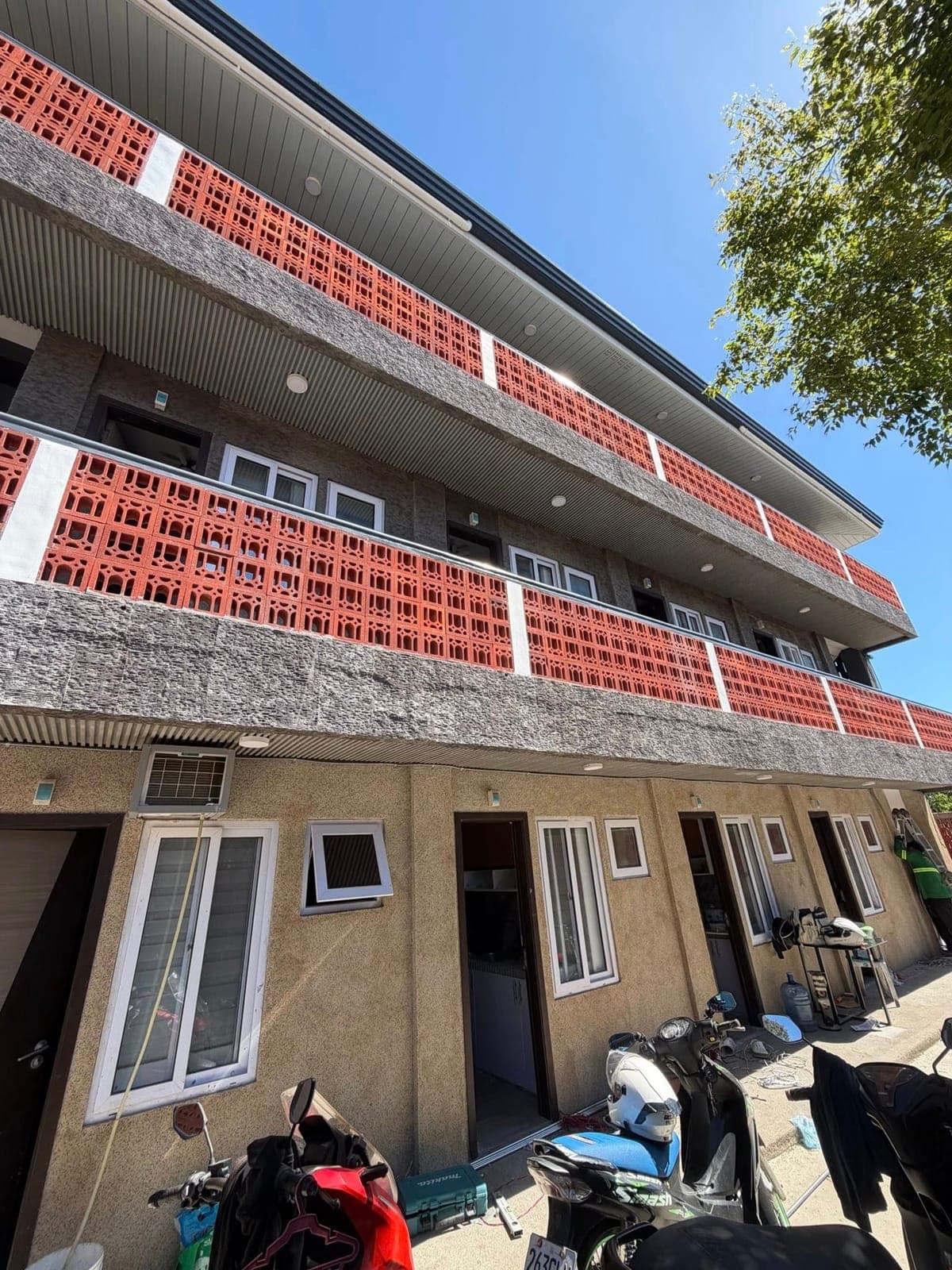 🚨 LOOKING FOR A STUDIO UNIT APARTMENT? THIS IS YOUR SIGN! 🚨 - photo 4