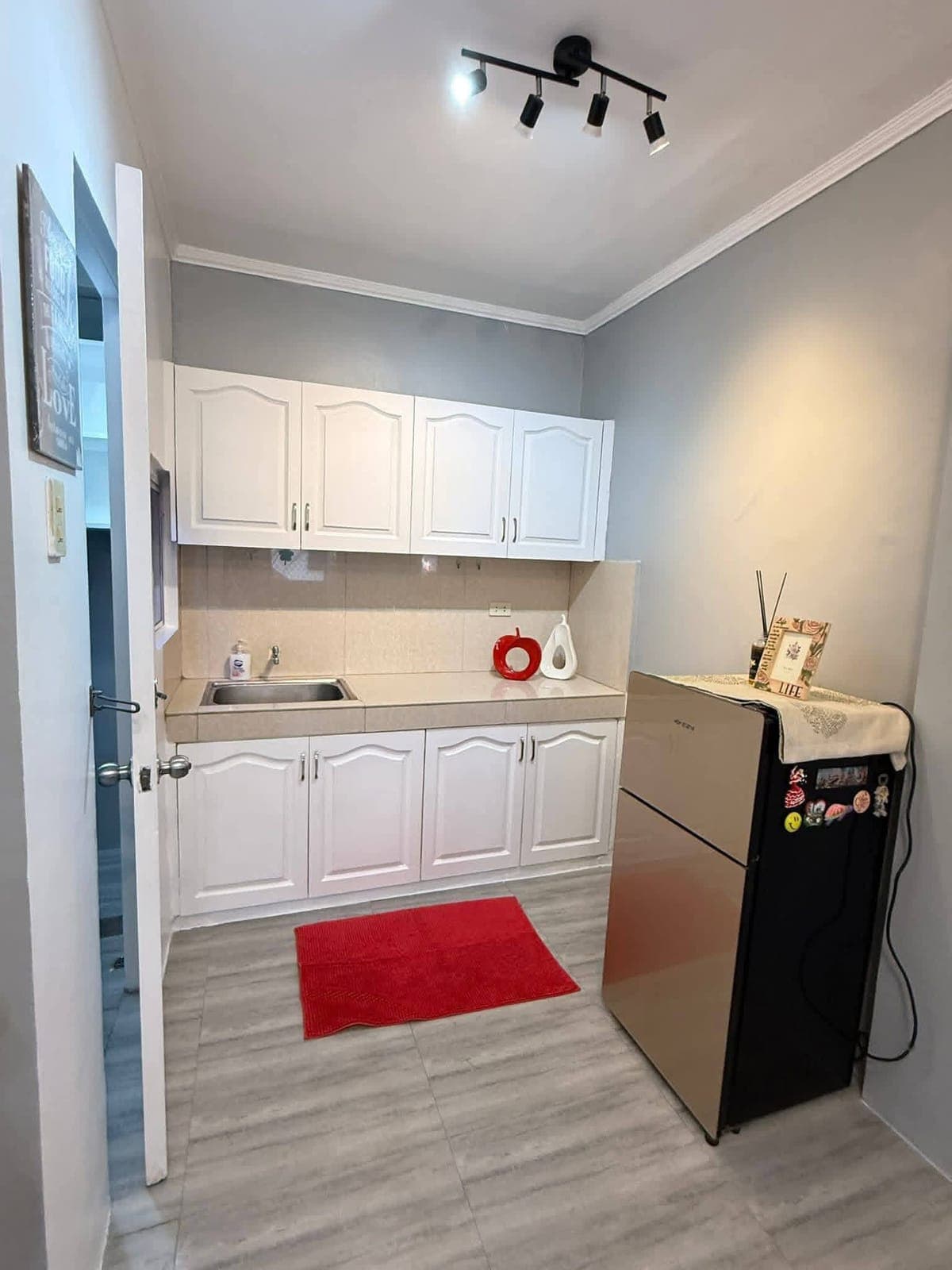 🔥 FULLY RENOVATED & FULLY FURNISHED HOUSE FOR RENT 🔥 - photo 1