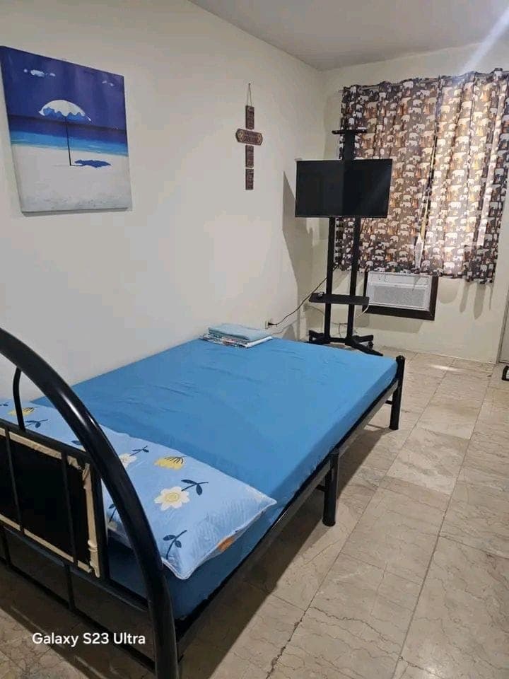 Room For Rent Downtown - photo 2