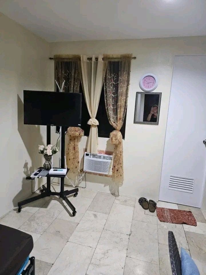 Room For Rent Downtown - photo 3