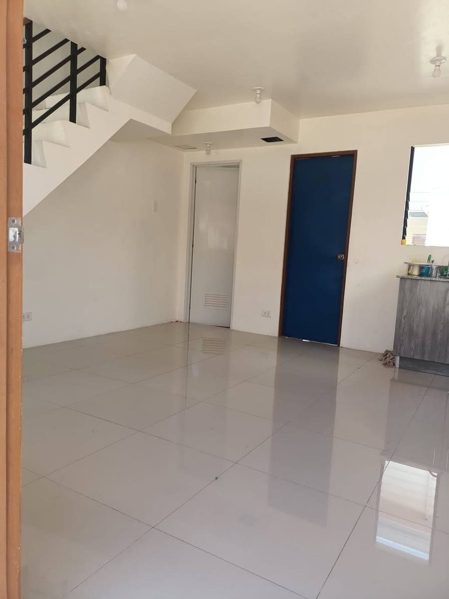 Unfurnished House for rent in Casa Mira Subdivision Brgy Granda Bacolod City - photo 3