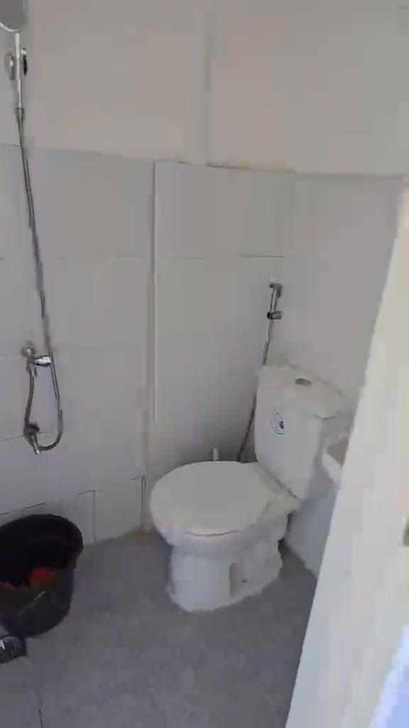For rent studio w toilet and sink ( 1hp split type aircon) 3rd flr - photo 1