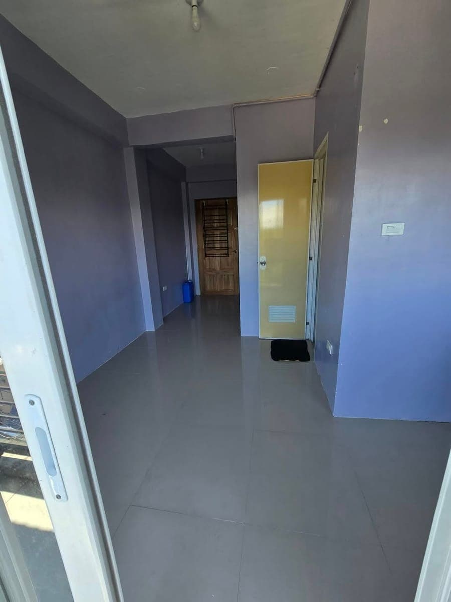For rent studio w toilet and sink ( 1hp split type aircon) 3rd flr - photo 4