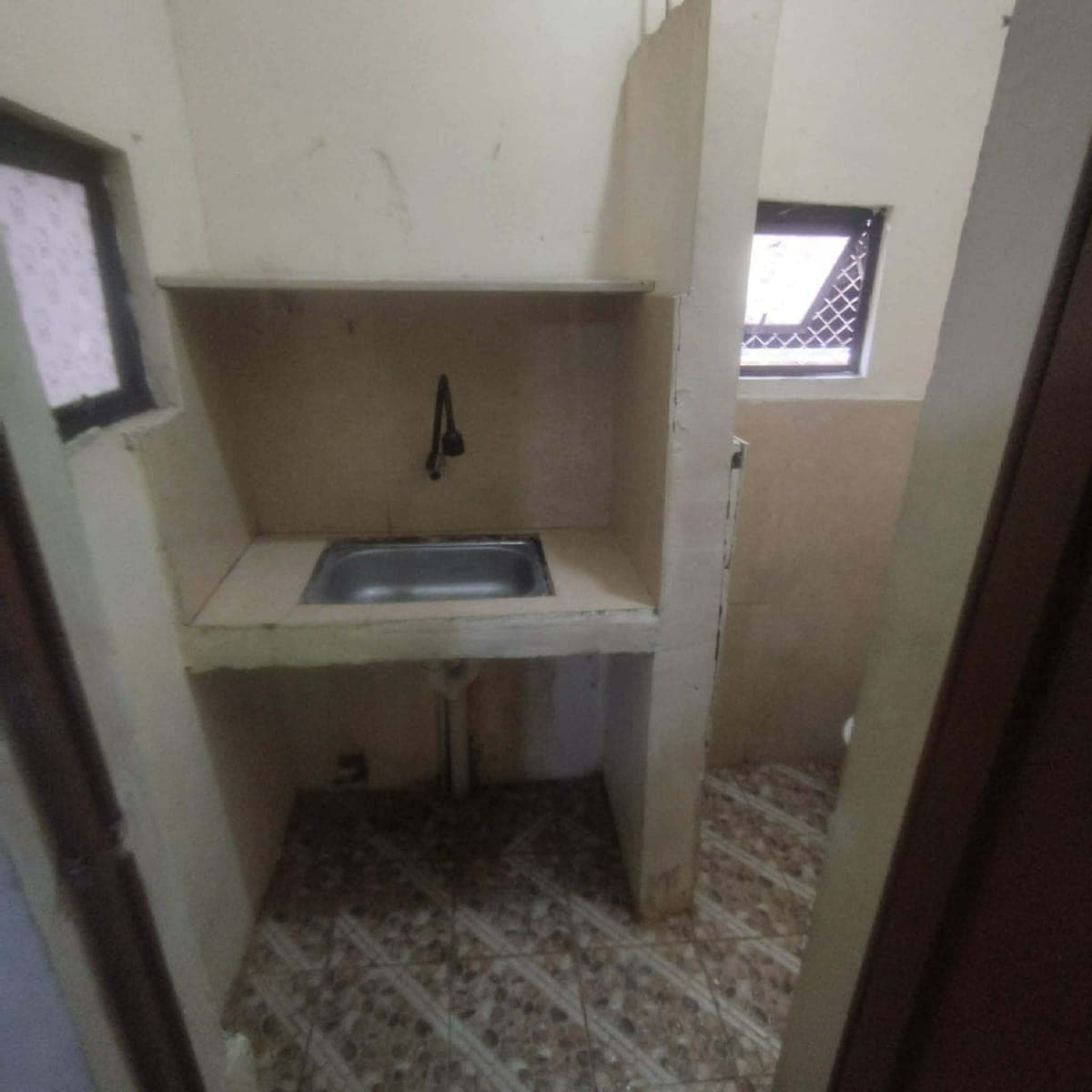 4500, Studio Apartment for Rent near Puregold Paso de blas Valenzuela, para sa ISANG tao lng po at w... - photo 2