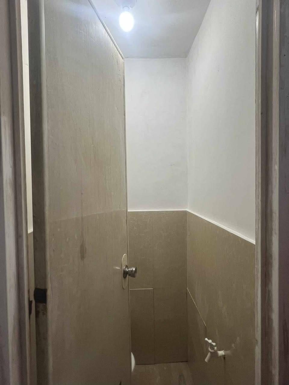 Apartment with own cr and aircon tag 3k Ra, Paulian naku 5k. 6k akong nabayad pag Marc 31 lang ko ni... - photo 1