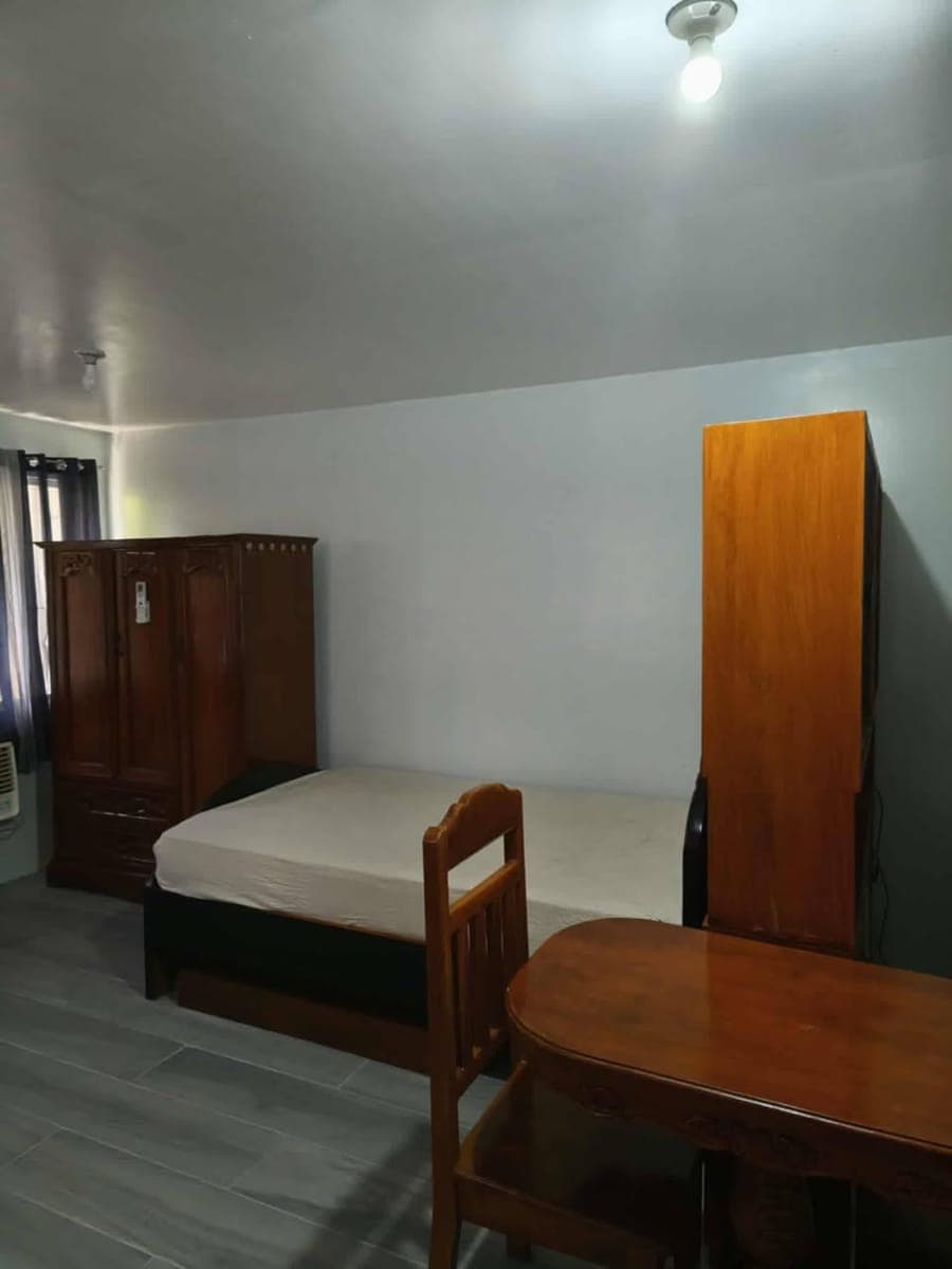 Fully furnished studio type condominium (newly renovated) with parking space for rent - photo 2