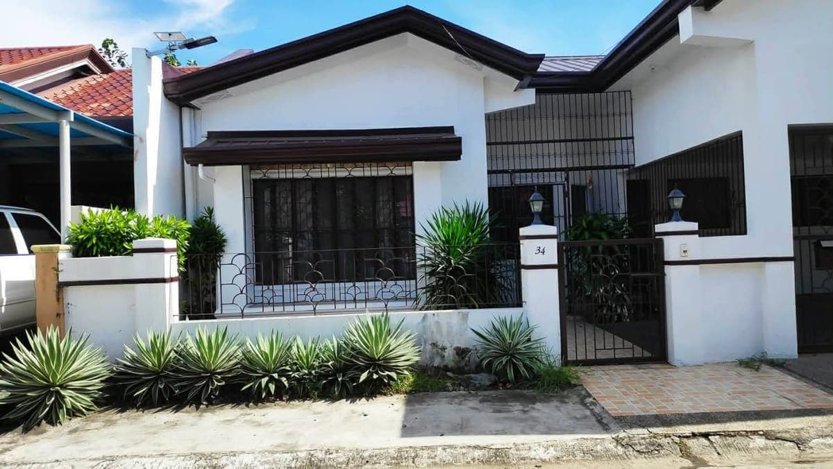 House for Rent in BF Homes inside secured enclave along Concha Cruz - photo 2