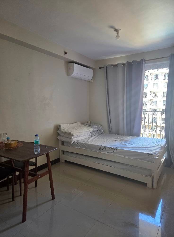 Condominium for rent fully furnished unit with balcony - photo 3
