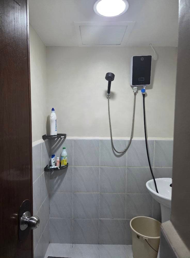 Condominium for rent fully furnished unit with balcony - photo 4