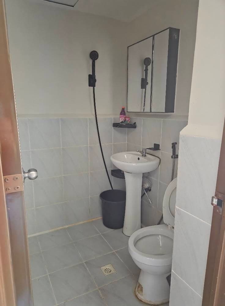 👍Condominium for rent bare unit with balcony - photo 2