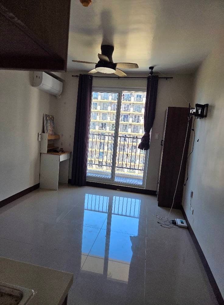👍Condominium for rent bare unit with balcony - photo 3