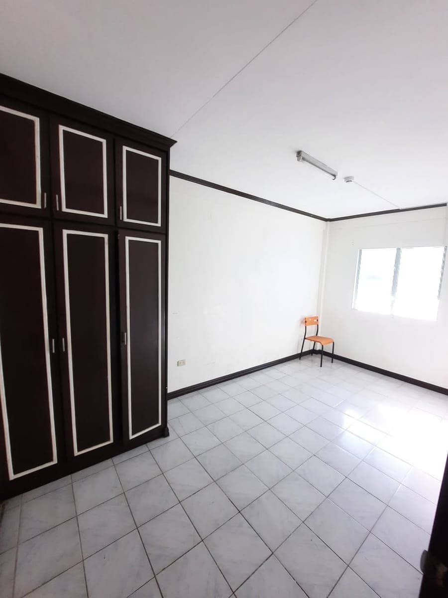 Big Apartment in Lacson street, Bacolod City For atleast 1yr and onwards rent with 2  Bedrooms, with... - photo 1