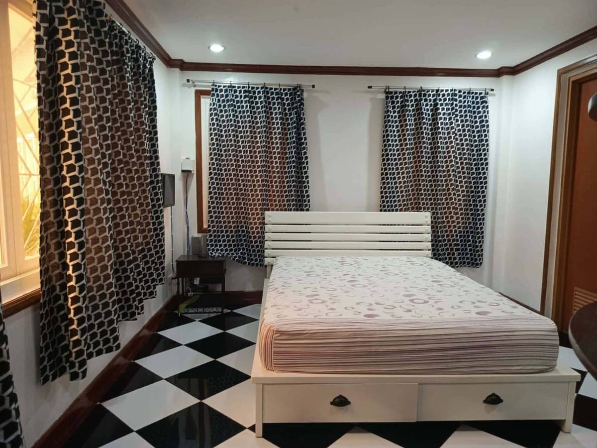 FOR RENT 3 STORIES - photo 1