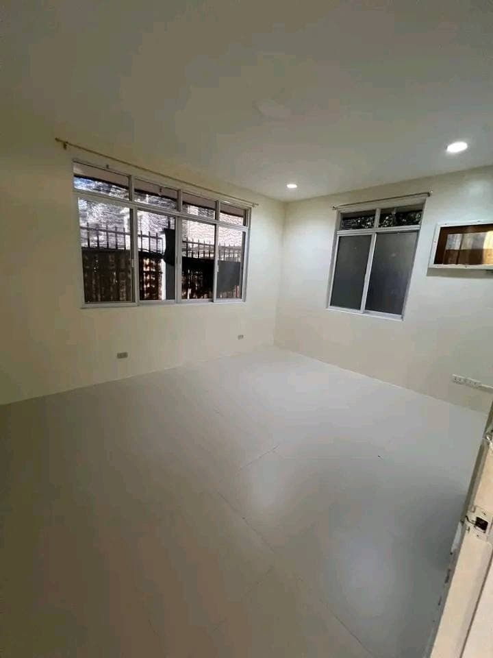 Newly vacant HOUSE FOR RENT: - photo 2