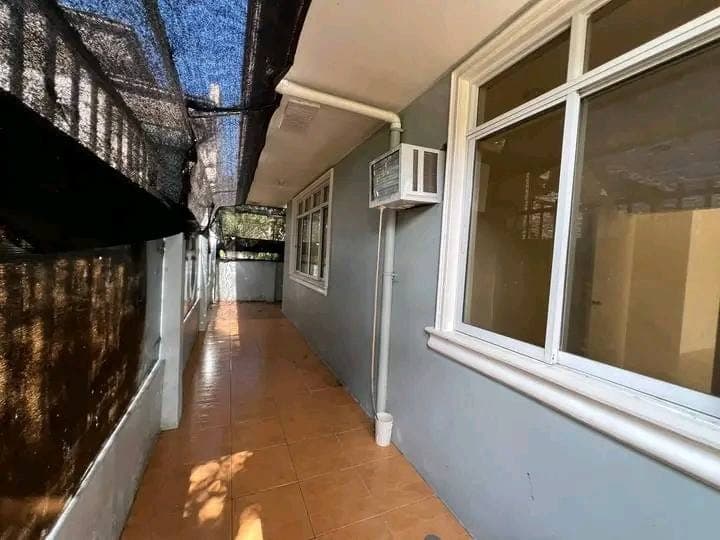 Newly vacant HOUSE FOR RENT: - photo 8