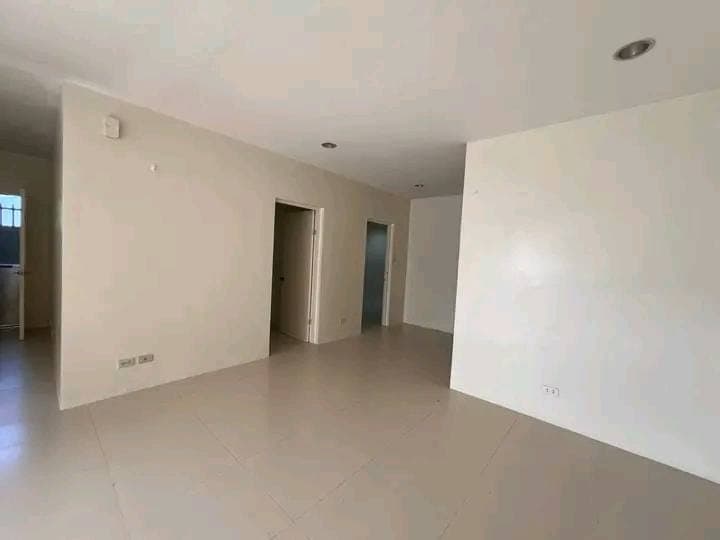 Newly vacant HOUSE FOR RENT: - photo 9