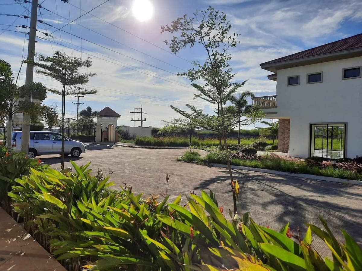 FURNISHED HOUSE FOR RENT 2 STOREY WITH 3 BEDROOMS, 3BATHROOM. WITH WIFI. Lot Area : 180sqm in Barang... - photo 4