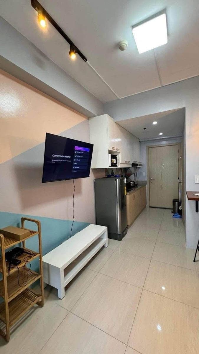 17K MONTHLY | 1-BEDROOM WITH BALCONY  FIELD RESIDENCES‼️ - photo 1