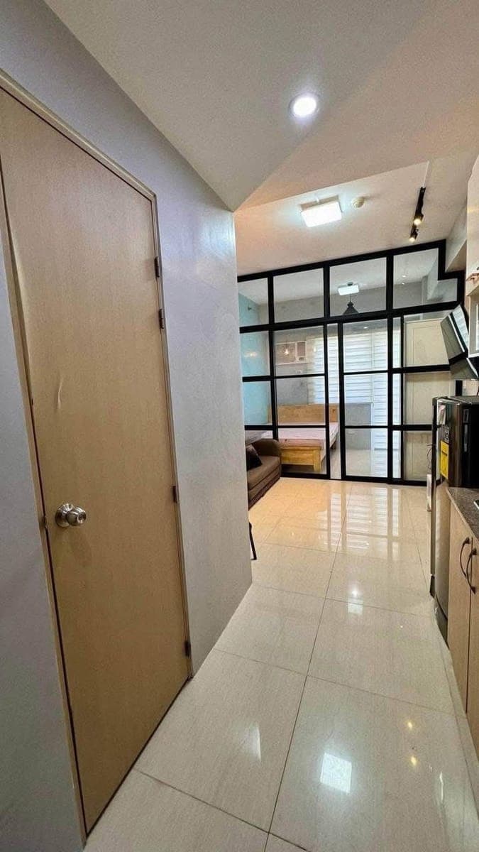 17K MONTHLY | 1-BEDROOM WITH BALCONY  FIELD RESIDENCES‼️ - photo 5