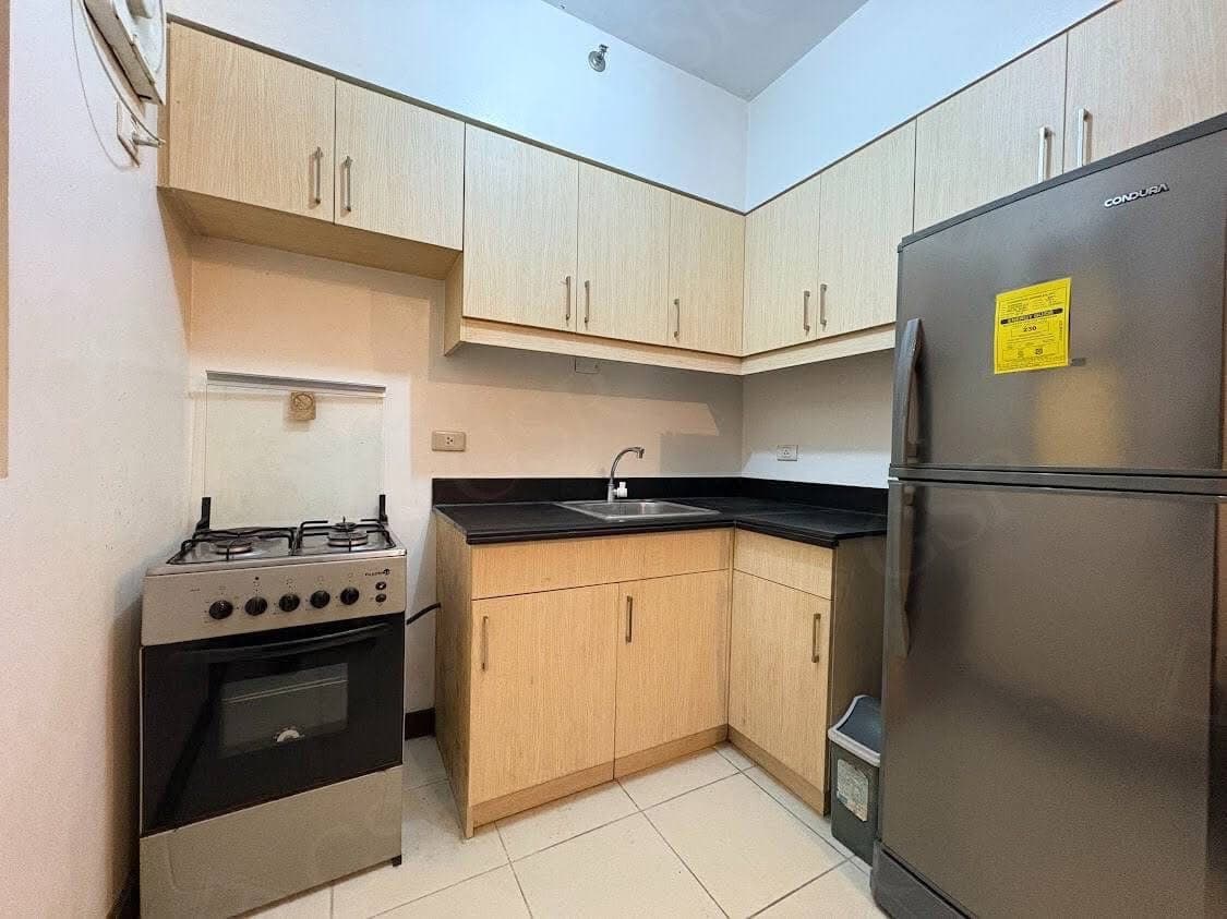 25K MONTHLY | 2-BEDROOM WITH BALCONY IN ARISTA PLACE‼️ - photo 2