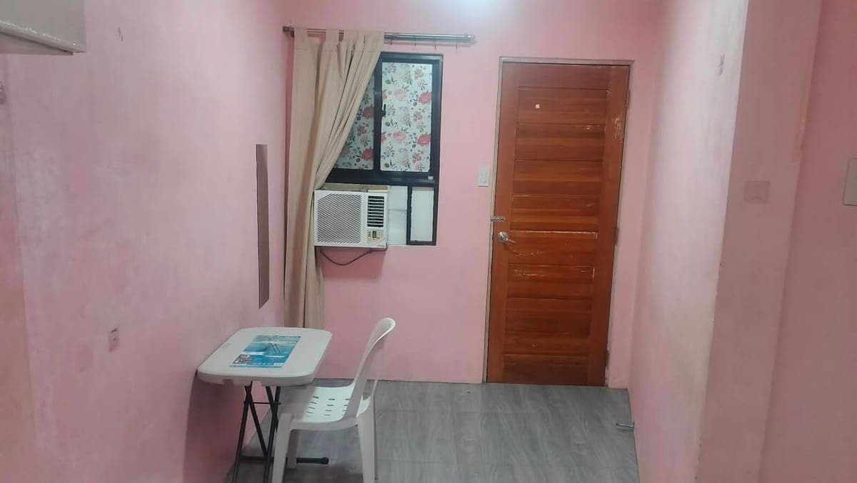 For rent: Studio-type apartment with own bathroom. - photo 1