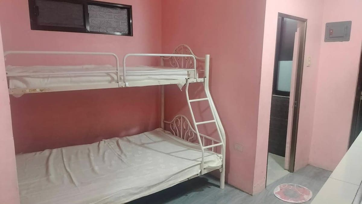 For rent: Studio-type apartment with own bathroom. - photo 2