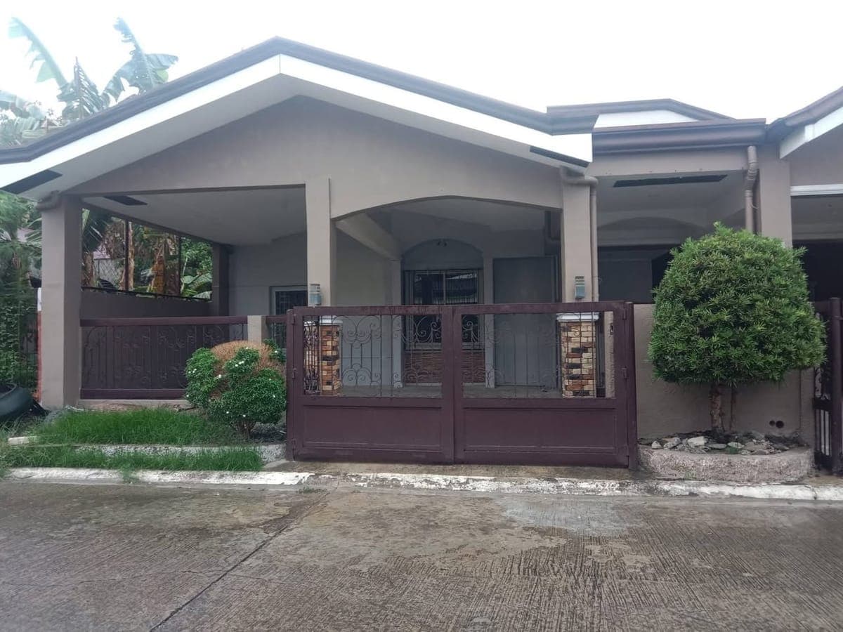 Bungalow House For rent in BF International - photo 1