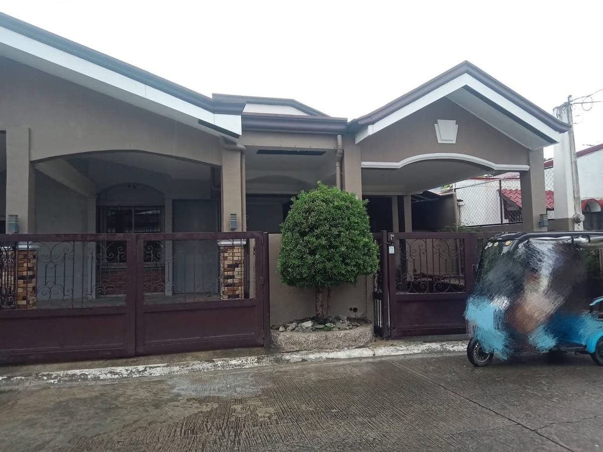 Bungalow House For rent in BF International - photo 2