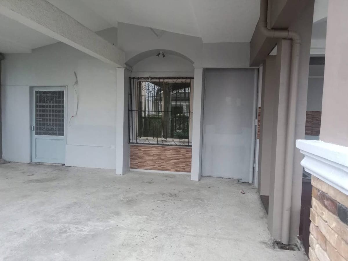 Bungalow House For rent in BF International - photo 4